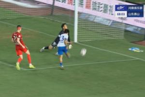 乐鱼体育-谢文能替补登场后边路奔袭，小角度爆射击中边网